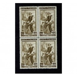 1950 Italia a Lavoro Lire 200 Sas.652 Quartina MNH/**